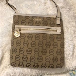 ❌SOLD❌Michael Kors purse